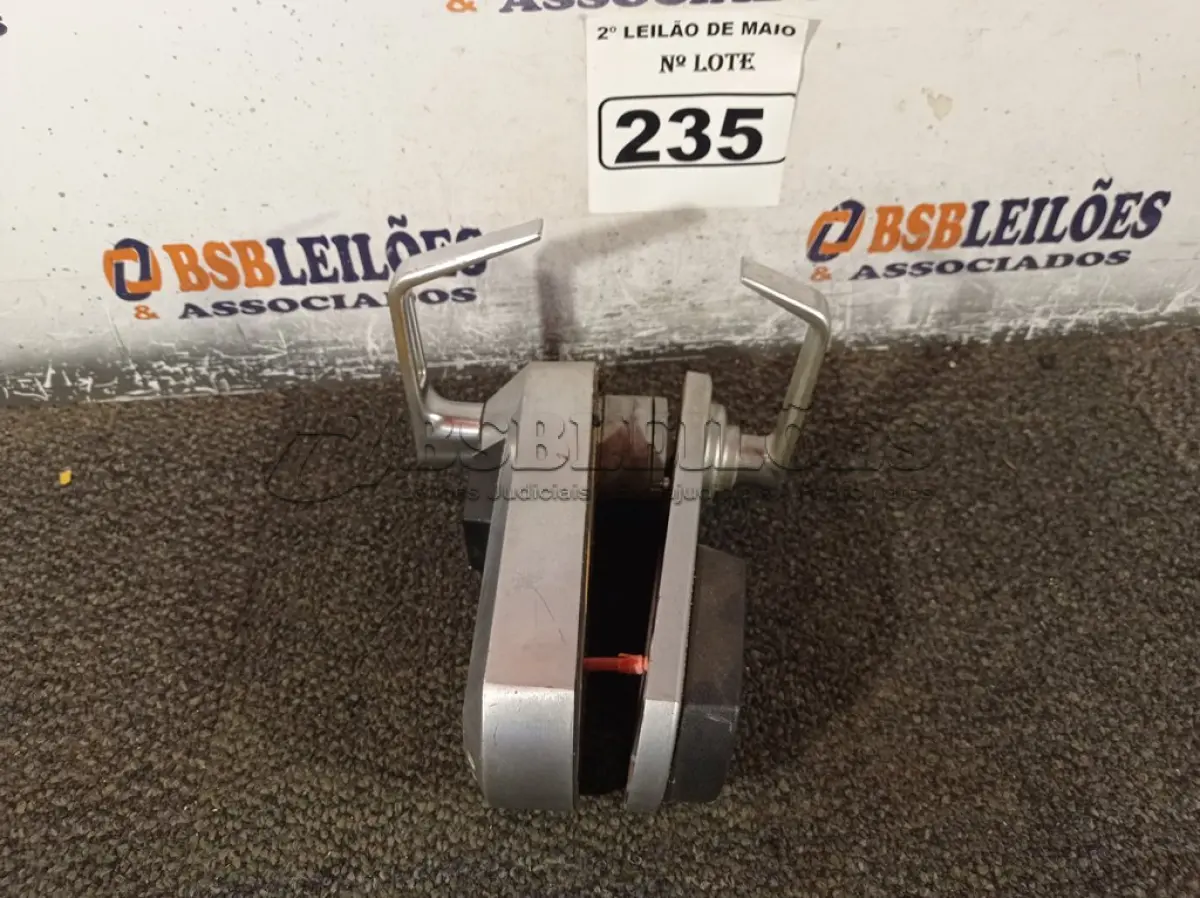 LOTE 235 - 01 FECHADURA ELETRÔNICA. (NO ESTADO) ATENÇÃO! FAZER A VISITAÇÃO ANTES DE ARREMATAR, NÃO SABEMOS SE FUNCIONA. LEILÃO NÃO TEM GARANTIA E NEM DEVOLUÇÃO, SUJEITO A POSSÍVEIS AVARIAS VISÍVEIS/OCULTAS E/OU AUSÊNCIA DE COMPONENTES.