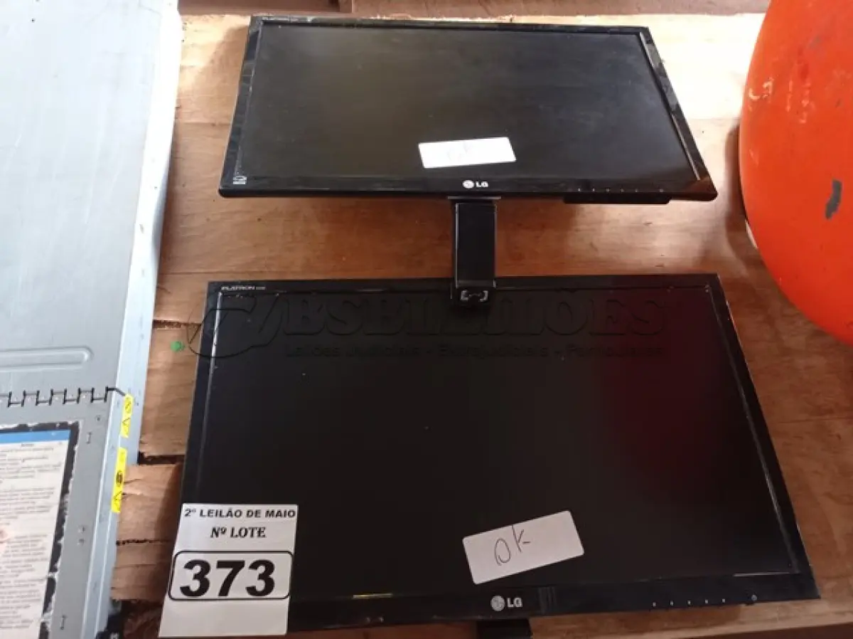LOTE 373 - 02 MONITORES MARCAS LG MODELOS FLATROM E2360V-PN/E2260V-PN. (NO ESTADO) ATENÇÃO! FAZER A VISITAÇÃO ANTES DE ARREMATAR, NÃO SABEMOS SE FUNCIONA. LEILÃO NÃO TEM GARANTIA E NEM DEVOLUÇÃO, SUJEITO A POSSÍVEIS AVARIAS VISÍVEIS/OCULTAS E/OU AUSÊNCIA DE COMPONENTES.