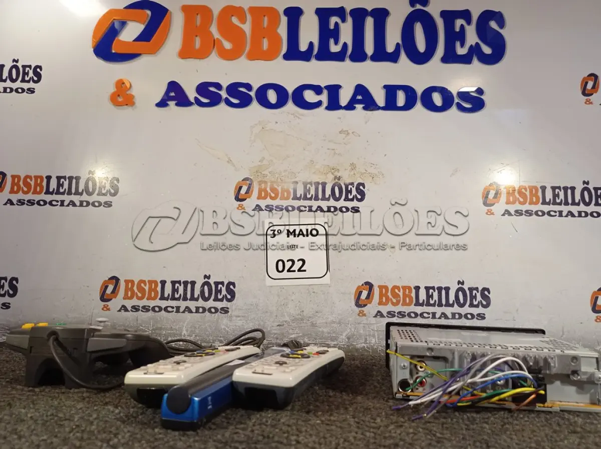 LOTE 022 - 01 SOM AUTOMOTIVO 2 EM 1 MARCA PIONEER, 03 CONTROLES REMOTO E 01 IRISCAN BOOK.  (NO ESTADO) ATENÇÃO! FAZER A VISITAÇÃO ANTES DE ARREMATAR, NÃO SABEMOS SE FUNCIONA. LEILÃO NÃO TEM GARANTIA E NEM DEVOLUÇÃO, SUJEITO A POSSÍVEIS AVARIAS VISÍVEIS/OCULTAS E/OU AUSÊNCIA DE COMPONENTES.