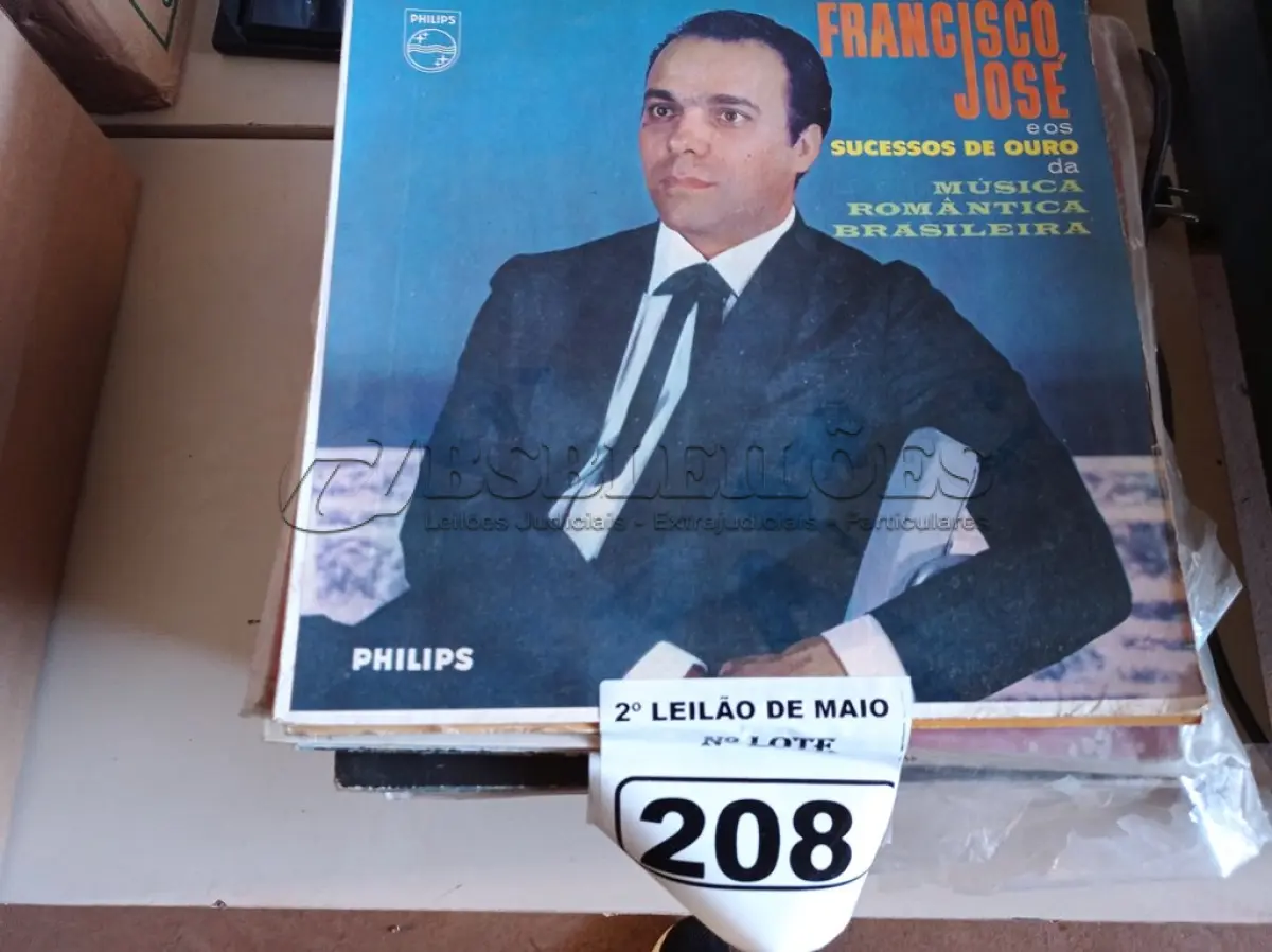 LOTE 208