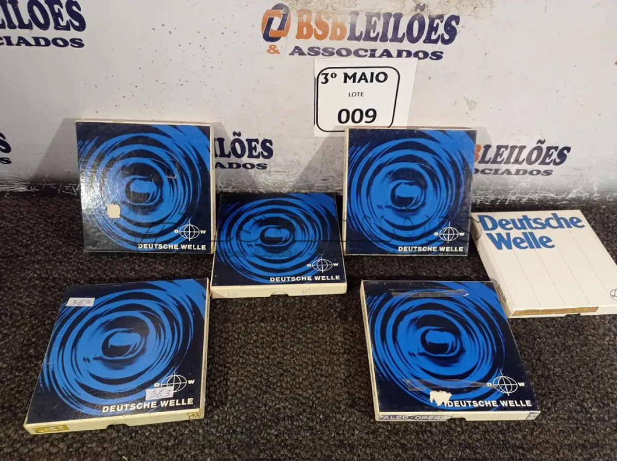 LOTE 009 - 05 CARRETEIS COM FITAS PARA GRAVADOR DE ROLO. (NO ESTADO) ATENÇÃO! FAZER A VISITAÇÃO ANTES DE ARREMATAR, NÃO SABEMOS SE FUNCIONA. LEILÃO NÃO TEM GARANTIA E NEM DEVOLUÇÃO, SUJEITO A POSSÍVEIS AVARIAS VISÍVEIS/OCULTAS E/OU AUSÊNCIA DE COMPONENTES.