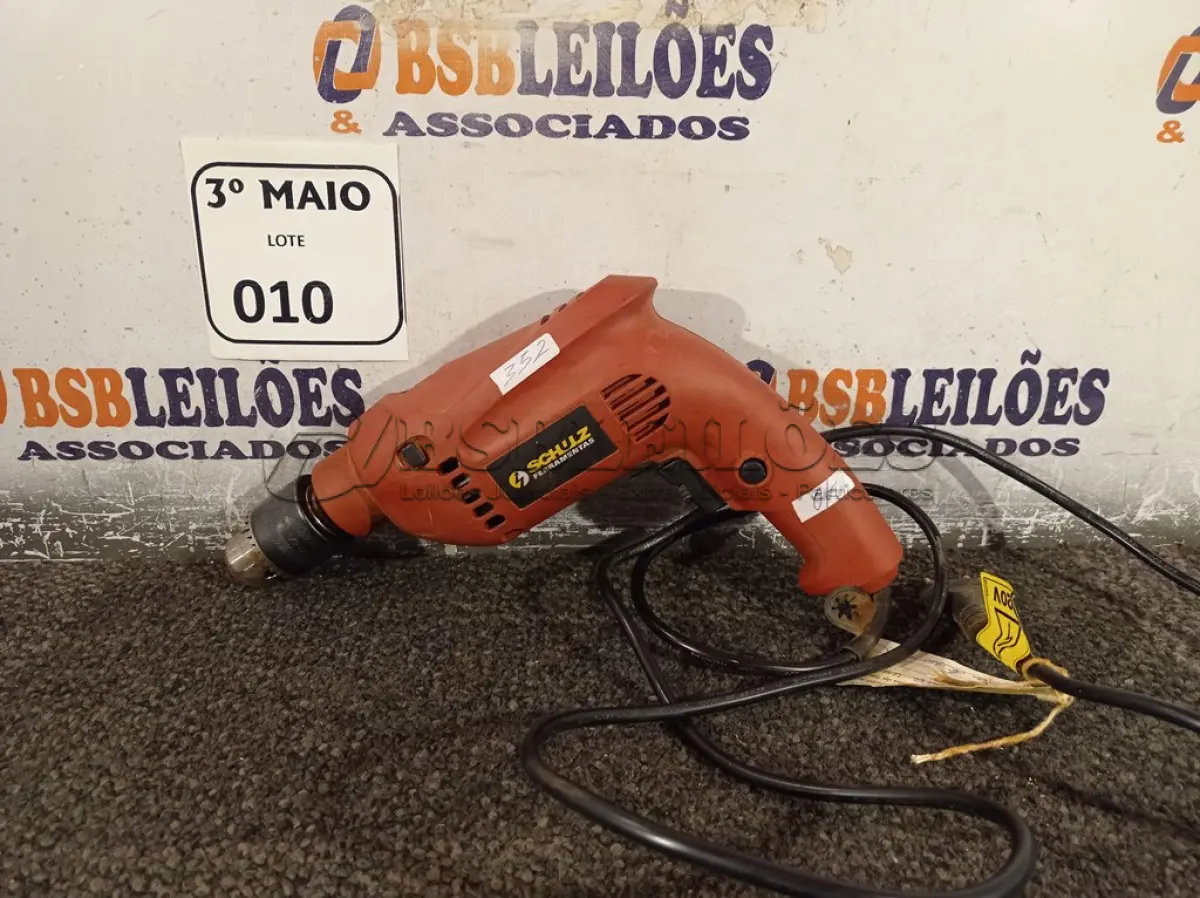 LOTE 010 - 01 PARAFUSADEIRA/FURADEIRA MARCA SCHUZ 220V. (NO ESTADO) ATENÇÃO! FAZER A VISITAÇÃO ANTES DE ARREMATAR, NÃO SABEMOS SE FUNCIONA. LEILÃO NÃO TEM GARANTIA E NEM DEVOLUÇÃO, SUJEITO A POSSÍVEIS AVARIAS VISÍVEIS/OCULTAS E/OU AUSÊNCIA DE COMPONENTES.