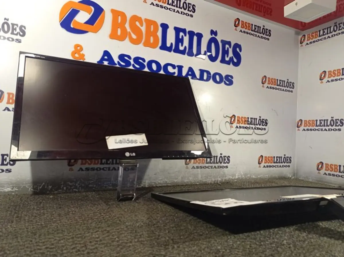 LOTE 310 - 02 MONITORES MARCAS LG MODELOS FLATROM E2360V-PN/E2260V-PN. (NO ESTADO) ATENÇÃO! FAZER A VISITAÇÃO ANTES DE ARREMATAR, NÃO SABEMOS SE FUNCIONA. LEILÃO NÃO TEM GARANTIA E NEM DEVOLUÇÃO, SUJEITO A POSSÍVEIS AVARIAS VISÍVEIS/OCULTAS E/OU AUSÊNCIA DE COMPONENTES.