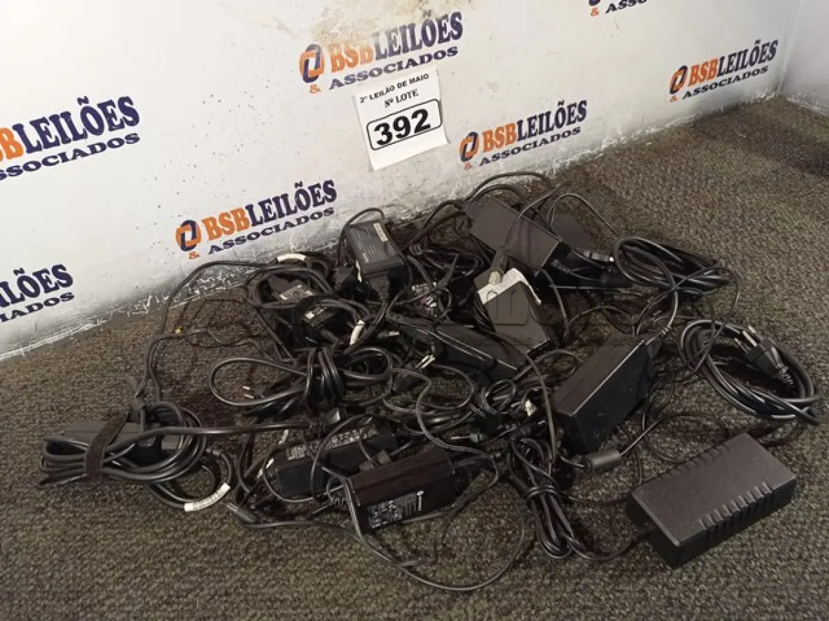 LOTE 392 - 01 LOTE COM VÁRIAS FONTES PARA NOTEBOOK MARCAS E MODELOS DIVERSOS. (NO ESTADO) ATENÇÃO! FAZER A VISITAÇÃO ANTES DE ARREMATAR, NÃO SABEMOS SE FUNCIONA. LEILÃO NÃO TEM GARANTIA E NEM DEVOLUÇÃO, SUJEITO A POSSÍVEIS AVARIAS VISÍVEIS/OCULTAS E/OU AUSÊNCIA DE COMPONENTES.