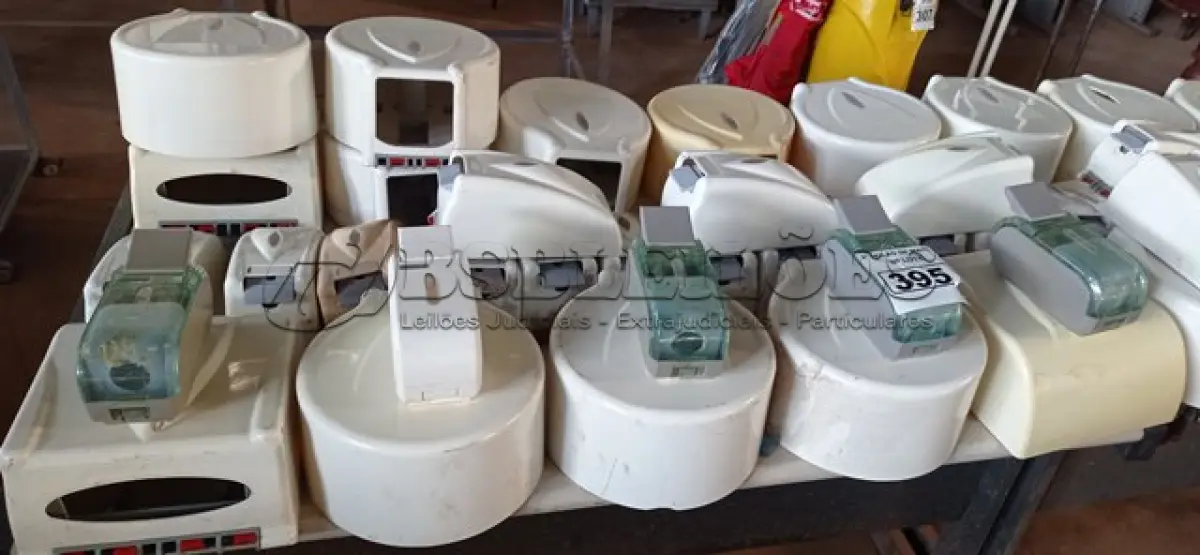 LOTE 395 - 01 LOTE COM GRANDE QUANTIDADE DIVERSAS DE DISPENSER TAMANHO DIVERSOS. (NO ESTADO) ATENÇÃO! FAZER A VISITAÇÃO ANTES DE ARREMATAR, NÃO SABEMOS SE FUNCIONA. LEILÃO NÃO TEM GARANTIA E NEM DEVOLUÇÃO, SUJEITO A POSSÍVEIS AVARIAS VISÍVEIS/OCULTAS E/OU AUSÊNCIA DE COMPONENTES.