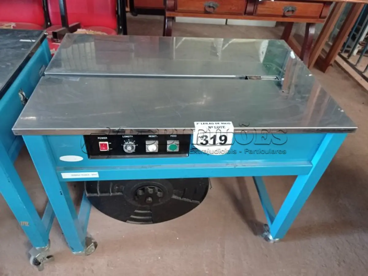 LOTE 319 - 01 CINTADORA DE CAIXAS. (NO ESTADO) ATENÇÃO! FAZER A VISITAÇÃO ANTES DE ARREMATAR, NÃO SABEMOS SE FUNCIONA. LEILÃO NÃO TEM GARANTIA E NEM DEVOLUÇÃO, SUJEITO A POSSÍVEIS AVARIAS VISÍVEIS/OCULTAS E/OU AUSÊNCIA DE COMPONENTES.