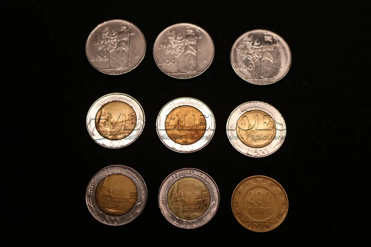 LOTE 048 - LOTE 48 – MOEDAS ITÁLIA, ISRAEL ESPANHA 	MOEDA	OBSERVAÇÕES 1.		100 Liras (1966, 1968,1978)	3 unidades 2.		500 Liras (2 x 1985, 1983, 1989 e 1995)	5 unidades 3.		200 Liras (1979)	1 unidade 4.		10 Shekel	2 unidades 5.		½ Shekel	1 unidade 6.		25 Pesetas (1957)	1 unidade 7.		5 Pesetas (1957)	3 unidades 8.		1 Peseta (1953)	1 unidade 9.		25 Pesetas (1975)	3 unidades 10.		5 Pesetas (1975)	8 unidades 11.		1 Peseta (1975)	4 unidades 12.		5 Pesetas (1991,1992 e 1998)	3 unidades
