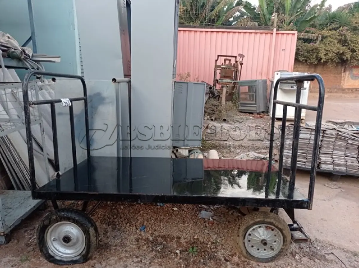 LOTE 353 - 01 CARRINHO PARA TRANSPORTE DE CARGAS. (NO ESTADO) ATENÇÃO! FAZER A VISITAÇÃO ANTES DE ARREMATAR, NÃO SABEMOS SE FUNCIONA. LEILÃO NÃO TEM GARANTIA E NEM DEVOLUÇÃO, SUJEITO A POSSÍVEIS AVARIAS VISÍVEIS/OCULTAS E/OU AUSÊNCIA DE COMPONENTES.