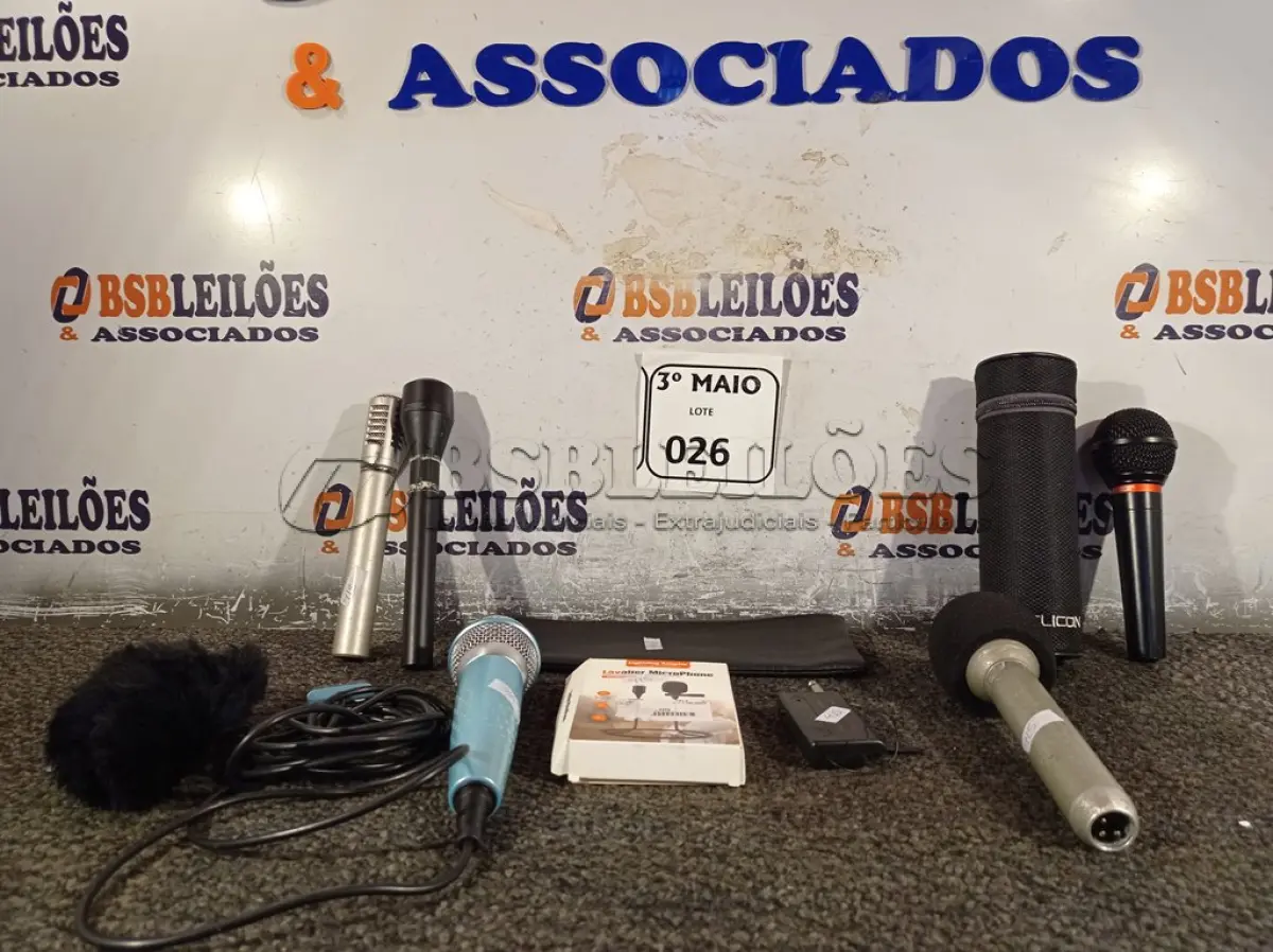 LOTE 026 - 06 MICROFONES SENDO 01 DE LAPELA. (NO ESTADO) ATENÇÃO! FAZER A VISITAÇÃO ANTES DE ARREMATAR, NÃO SABEMOS SE FUNCIONA. LEILÃO NÃO TEM GARANTIA E NEM DEVOLUÇÃO, SUJEITO A POSSÍVEIS AVARIAS VISÍVEIS/OCULTAS E/OU AUSÊNCIA DE COMPONENTES.
