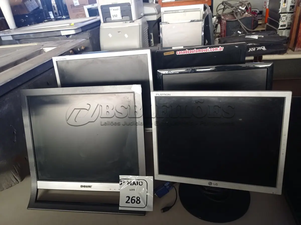 LOTE 268 - 06 MONITORES LCD MARCAS E MODELOS DIVERSOS COM AVARIAS. (NO ESTADO) ATENÇÃO! FAZER A VISITAÇÃO ANTES DE ARREMATAR, NÃO SABEMOS SE FUNCIONA. LEILÃO NÃO TEM GARANTIA E NEM DEVOLUÇÃO, SUJEITO A POSSÍVEIS AVARIAS VISÍVEIS/OCULTAS E/OU AUSÊNCIA DE COMPONENTES.