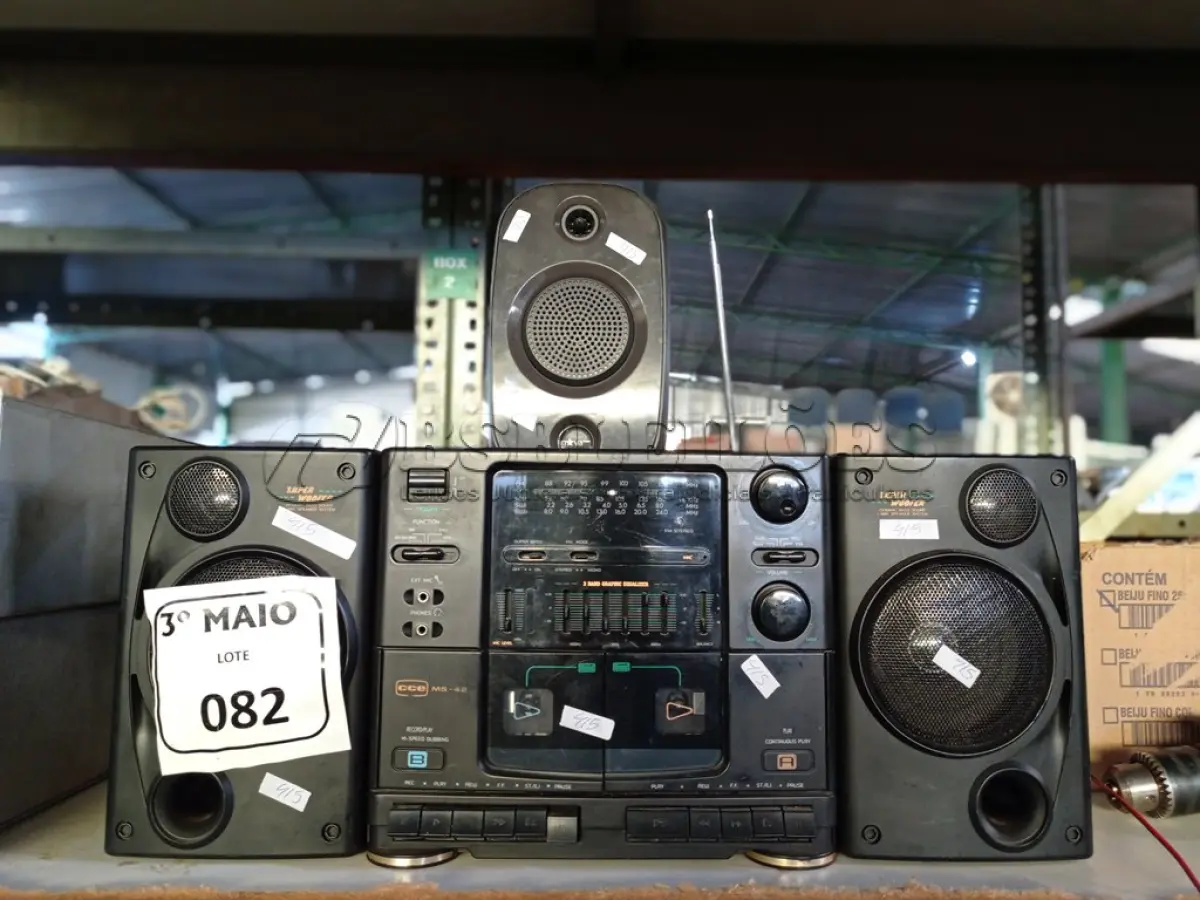 LOTE 082 - 01 SOM 2X1 MARCA CCE, 01 VÍDEO CASSETE, 01 TOCA CD E 01 CAIXINHA DE SOM. (NO ESTADO) ATENÇÃO! FAZER A VISITAÇÃO ANTES DE ARREMATAR, NÃO SABEMOS SE FUNCIONA. LEILÃO NÃO TEM GARANTIA E NEM DEVOLUÇÃO, SUJEITO A POSSÍVEIS AVARIAS VISÍVEIS/OCULTAS E/OU AUSÊNCIA DE COMPONENTES.