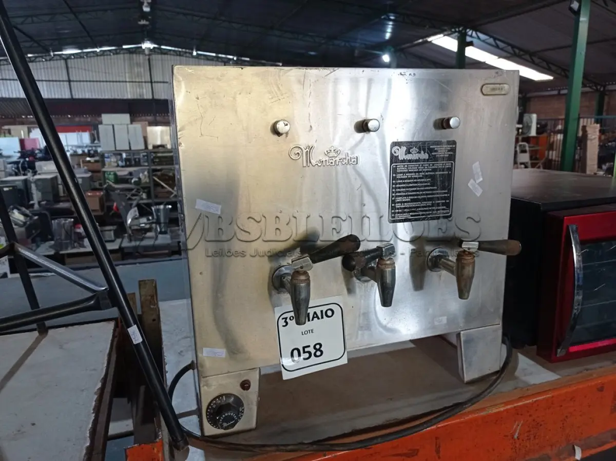LOTE 058 - 01 CAFETEIRA INDUSTRIAL ELÉTRICA EM INOX. (NO ESTADO) ATENÇÃO! FAZER A VISITAÇÃO ANTES DE ARREMATAR, NÃO SABEMOS SE FUNCIONA. LEILÃO NÃO TEM GARANTIA E NEM DEVOLUÇÃO, SUJEITO A POSSÍVEIS AVARIAS VISÍVEIS/OCULTAS E/OU AUSÊNCIA DE COMPONENTES.
