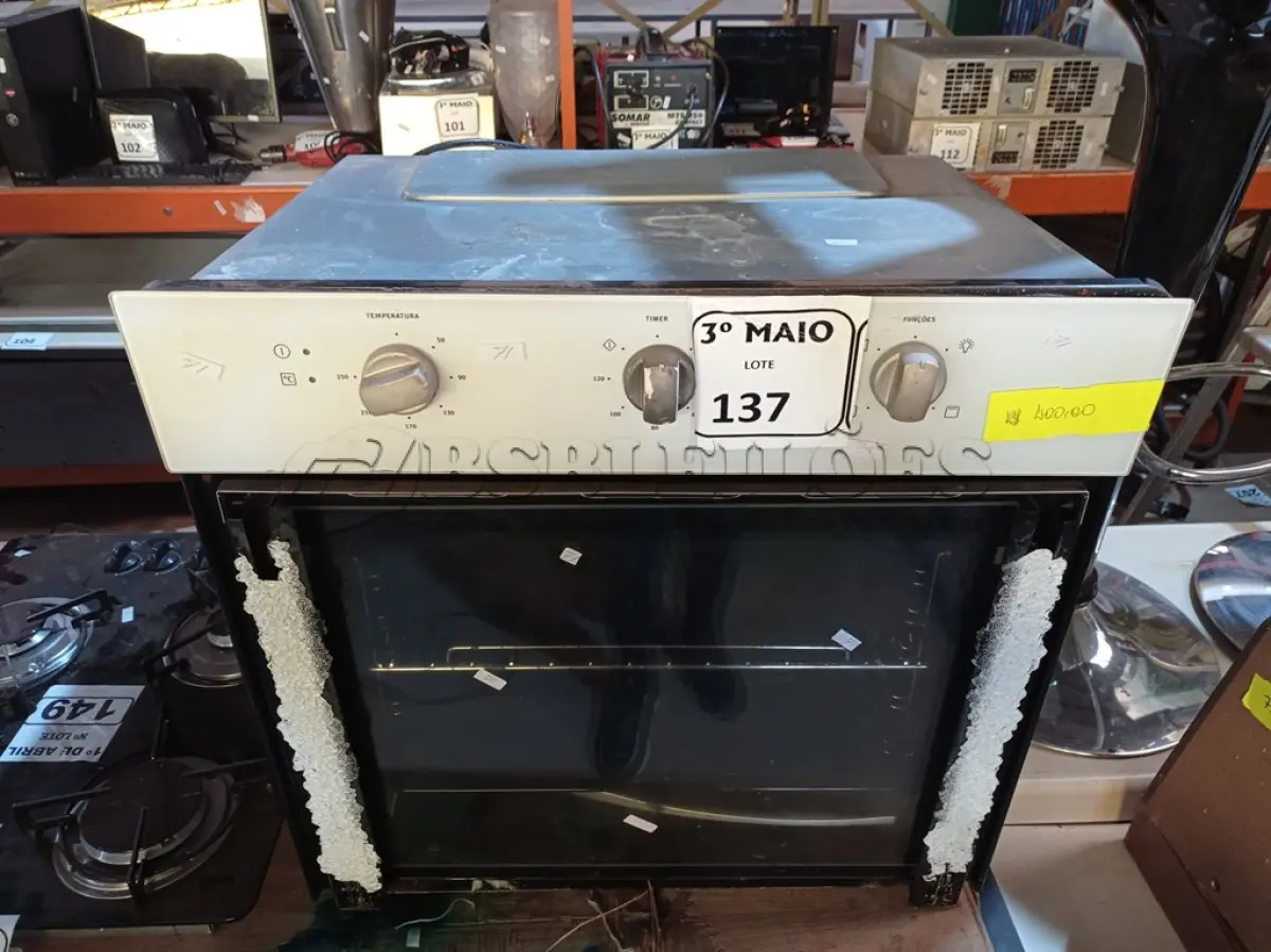 LOTE 137 - 01 FORNO DE EMBUTIR ELÉTRICO COM AVARIAS. (NO ESTADO) ATENÇÃO! FAZER A VISITAÇÃO ANTES DE ARREMATAR, NÃO SABEMOS SE FUNCIONA. LEILÃO NÃO TEM GARANTIA E NEM DEVOLUÇÃO, SUJEITO A POSSÍVEIS AVARIAS VISÍVEIS/OCULTAS E/OU AUSÊNCIA DE COMPONENTES.