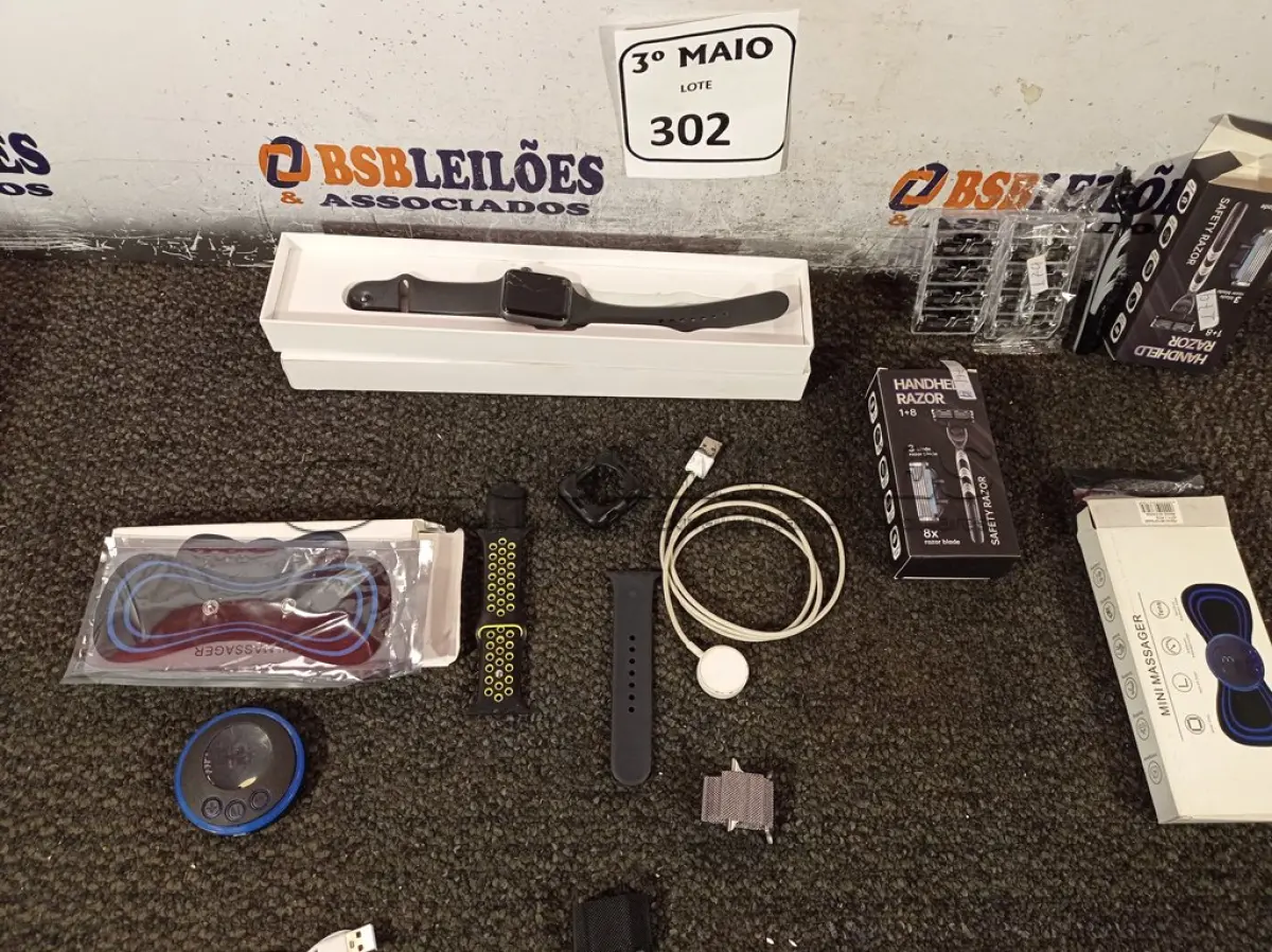 LOTE 302 - 01 RELÓGIO, 02 MASSAGEADORES E 02 KITS PARA BARBEAR. (NO ESTADO) ATENÇÃO! FAZER A VISITAÇÃO ANTES DE ARREMATAR, NÃO SABEMOS SE FUNCIONA. LEILÃO NÃO TEM GARANTIA E NEM DEVOLUÇÃO, SUJEITO A POSSÍVEIS AVARIAS VISÍVEIS/OCULTAS E/OU AUSÊNCIA DE COMPONENTES.