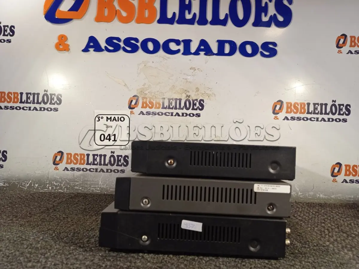 LOTE 041 - 03 APARELHOS DVR PARA CÂMERAS MARCAS E MODELOS DIVERSOS. (NO ESTADO) ATENÇÃO! FAZER A VISITAÇÃO ANTES DE ARREMATAR, NÃO SABEMOS SE FUNCIONA. LEILÃO NÃO TEM GARANTIA E NEM DEVOLUÇÃO, SUJEITO A POSSÍVEIS AVARIAS VISÍVEIS/OCULTAS E/OU AUSÊNCIA DE COMPONENTES.