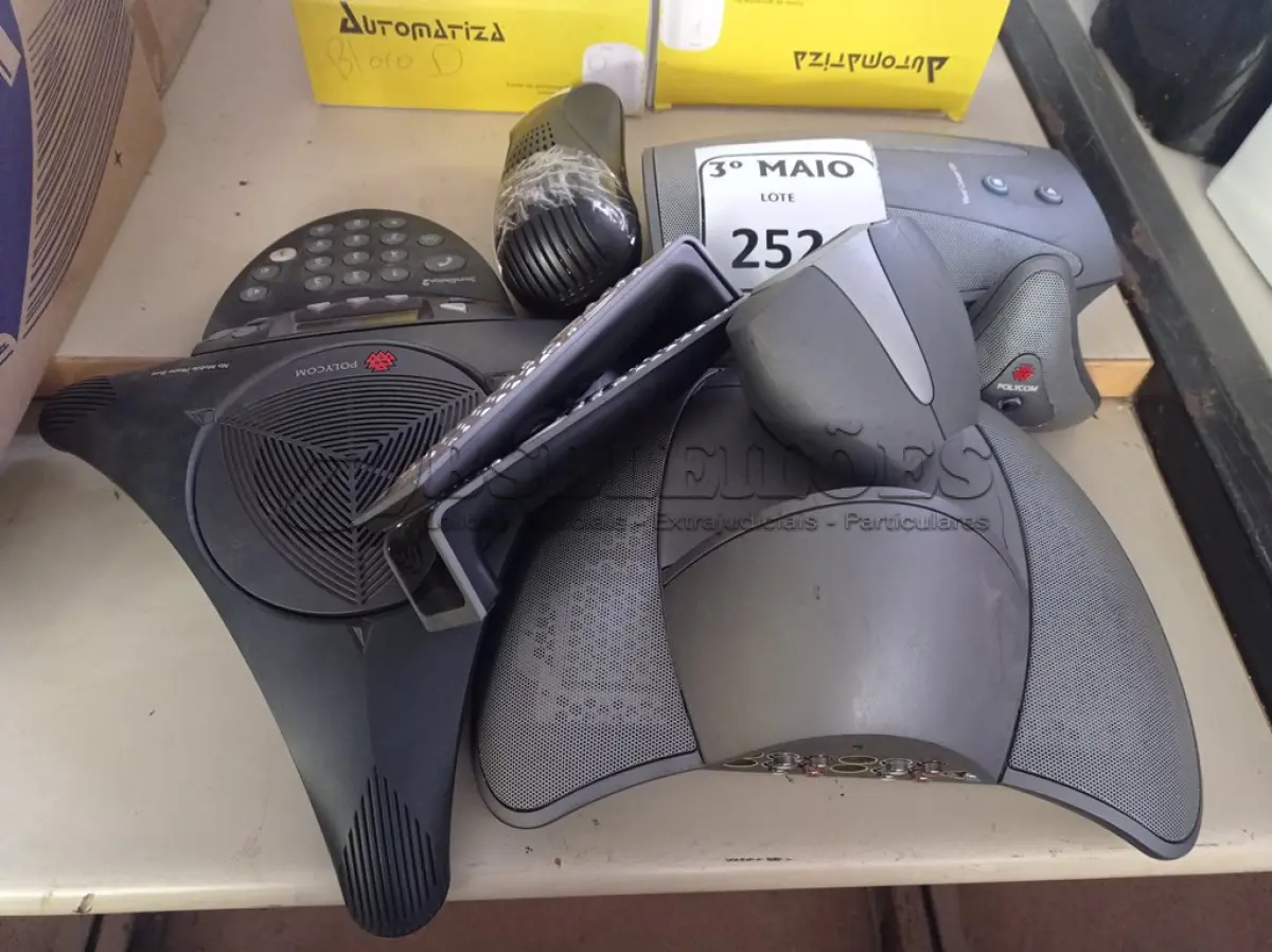 LOTE 252 - 01 APARELHO DE VÍDEO CONFERÊNCIA INCOMPLETO COM 02 CONTROLES. (NO ESTADO) ATENÇÃO! FAZER A VISITAÇÃO ANTES DE ARREMATAR, NÃO SABEMOS SE FUNCIONA. LEILÃO NÃO TEM GARANTIA E NEM DEVOLUÇÃO, SUJEITO A POSSÍVEIS AVARIAS VISÍVEIS/OCULTAS E/OU AUSÊNCIA DE COMPONENTES.