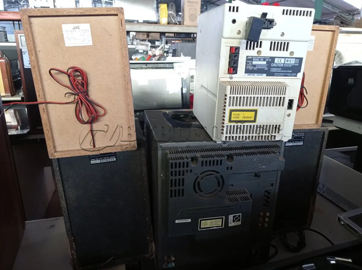 LOTE 355 - 02 APARELHOS DE SOM. (NO ESTADO) ATENÇÃO! FAZER A VISITAÇÃO ANTES DE ARREMATAR, NÃO SABEMOS SE FUNCIONA. LEILÃO NÃO TEM GARANTIA E NEM DEVOLUÇÃO, SUJEITO A POSSÍVEIS AVARIAS VISÍVEIS/OCULTAS E/OU AUSÊNCIA DE COMPONENTES.