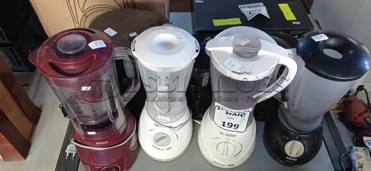 LOTE 199 - 04 LIQUIDIFICADORES E 03 CAFETEIRAS COM AVARIAS. (NO ESTADO) ATENÇÃO! FAZER A VISITAÇÃO ANTES DE ARREMATAR, NÃO SABEMOS SE FUNCIONA. LEILÃO NÃO TEM GARANTIA E NEM DEVOLUÇÃO, SUJEITO A POSSÍVEIS AVARIAS VISÍVEIS/OCULTAS E/OU AUSÊNCIA DE COMPONENTES.