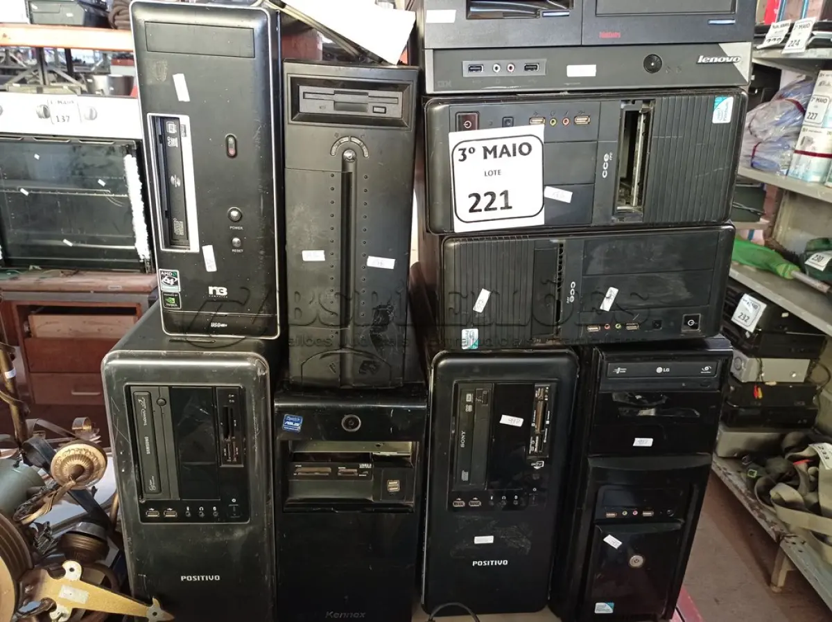 LOTE 221 - 11 CPU’S MARCAS E MODELOS DIVERSOS PARA RETIRADA DE PEÇAS. (NO ESTADO) ATENÇÃO! FAZER A VISITAÇÃO ANTES DE ARREMATAR, NÃO SABEMOS SE FUNCIONA. LEILÃO NÃO TEM GARANTIA E NEM DEVOLUÇÃO, SUJEITO A POSSÍVEIS AVARIAS VISÍVEIS/OCULTAS E/OU AUSÊNCIA DE COMPONENTES.