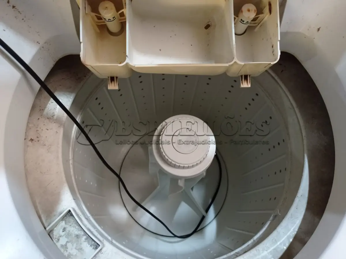 LOTE 134 - 01 MÁQUINA DE LAVAR ROUPAS MARCA BRASTEMP 5 KG 220V COM AVARIAS. (NO ESTADO) ATENÇÃO! FAZER A VISITAÇÃO ANTES DE ARREMATAR, NÃO SABEMOS SE FUNCIONA. LEILÃO NÃO TEM GARANTIA E NEM DEVOLUÇÃO, SUJEITO A POSSÍVEIS AVARIAS VISÍVEIS/OCULTAS E/OU AUSÊNCIA DE COMPONENTES.
