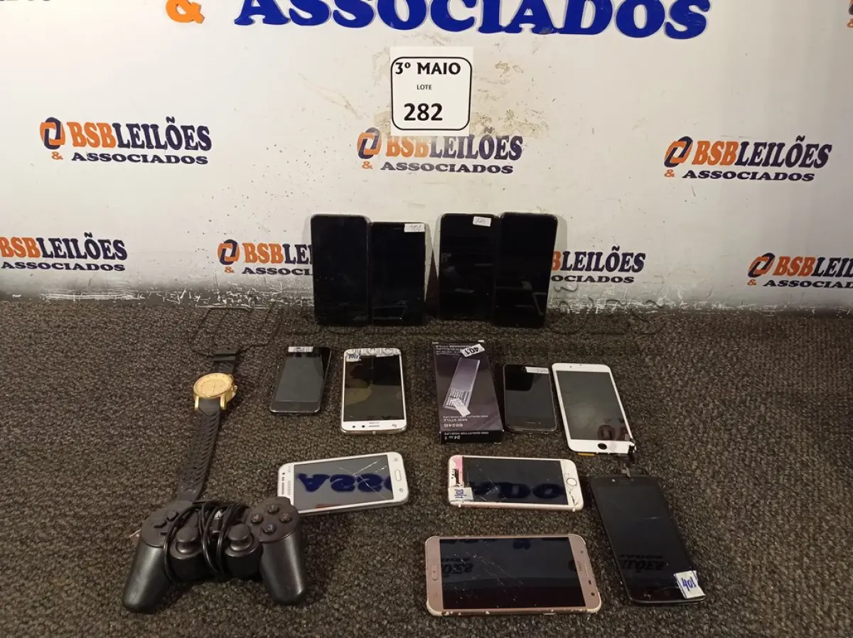 LOTE 282 - 10 CELULARES PARA RETIRADA DE PEÇAS, 01 RELÓGIO DE PULSO E 01 CONTROLE REMOTO. (NO ESTADO) ATENÇÃO! FAZER A VISITAÇÃO ANTES DE ARREMATAR, NÃO SABEMOS SE FUNCIONA. LEILÃO NÃO TEM GARANTIA E NEM DEVOLUÇÃO, SUJEITO A POSSÍVEIS AVARIAS VISÍVEIS/OCULTAS E/OU AUSÊNCIA DE COMPONENTES.
