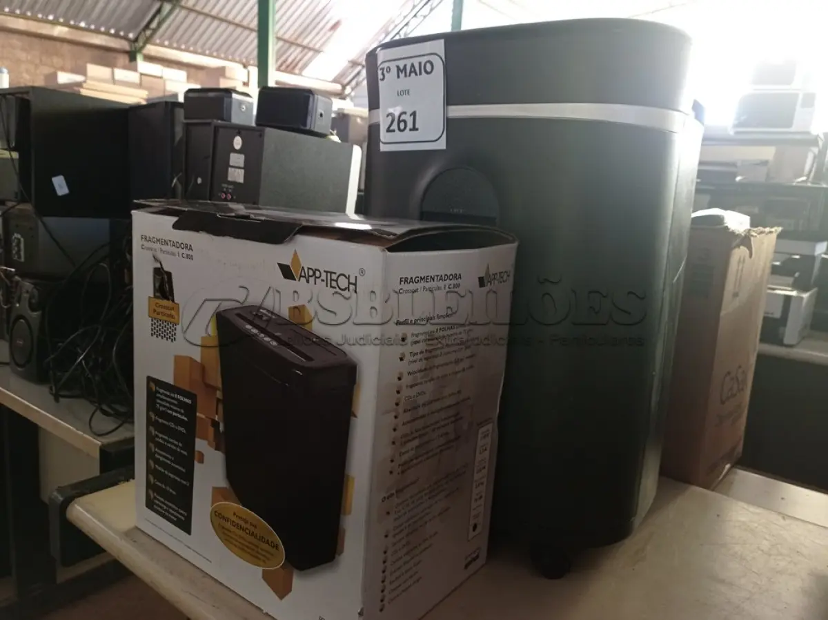 LOTE 261 - 02 FRAGMENTADORAS DE PAPEL. (NO ESTADO) ATENÇÃO! FAZER A VISITAÇÃO ANTES DE ARREMATAR, NÃO SABEMOS SE FUNCIONA. LEILÃO NÃO TEM GARANTIA E NEM DEVOLUÇÃO, SUJEITO A POSSÍVEIS AVARIAS VISÍVEIS/OCULTAS E/OU AUSÊNCIA DE COMPONENTES.