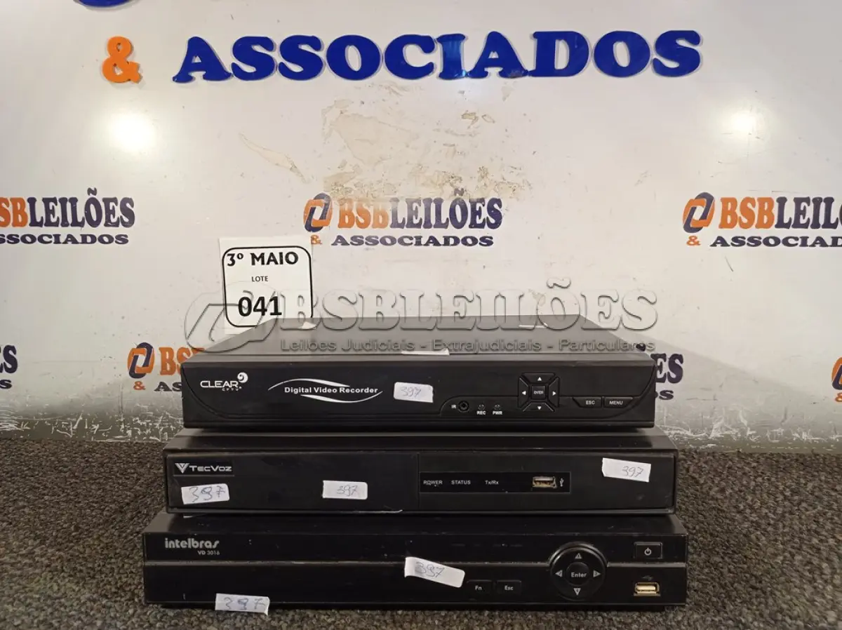 LOTE 041 - 03 APARELHOS DVR PARA CÂMERAS MARCAS E MODELOS DIVERSOS. (NO ESTADO) ATENÇÃO! FAZER A VISITAÇÃO ANTES DE ARREMATAR, NÃO SABEMOS SE FUNCIONA. LEILÃO NÃO TEM GARANTIA E NEM DEVOLUÇÃO, SUJEITO A POSSÍVEIS AVARIAS VISÍVEIS/OCULTAS E/OU AUSÊNCIA DE COMPONENTES.