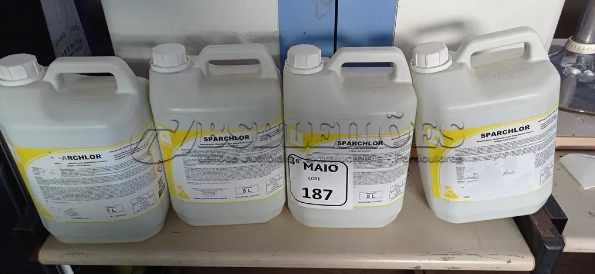 LOTE 187 - 04 GALÕES COM 05 L CADA DE DESINFETANTE PARA SUPERFÍCIES FIXAS E ARTIGOS NÃO CÍTRICOS. (NO ESTADO) ATENÇÃO! FAZER A VISITAÇÃO ANTES DE ARREMATAR, NÃO SABEMOS SE FUNCIONA. LEILÃO NÃO TEM GARANTIA E NEM DEVOLUÇÃO, SUJEITO A POSSÍVEIS AVARIAS VISÍVEIS/OCULTAS E/OU AUSÊNCIA DE COMPONENTES.