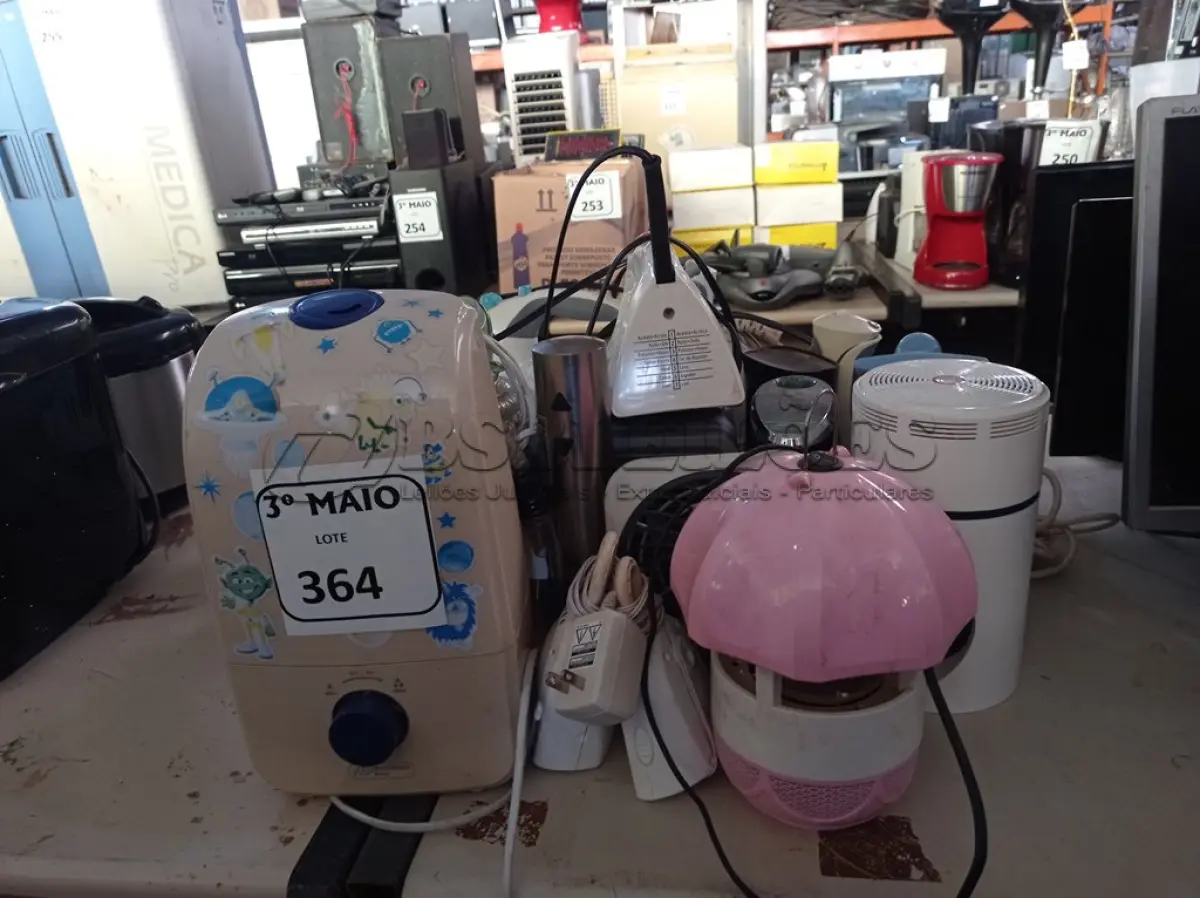 LOTE 364 - 01 LOTE COM DIVERSOS ITENS DOMÉSTICOS. (NO ESTADO) ATENÇÃO! FAZER A VISITAÇÃO ANTES DE ARREMATAR, NÃO SABEMOS SE FUNCIONA. LEILÃO NÃO TEM GARANTIA E NEM DEVOLUÇÃO, SUJEITO A POSSÍVEIS AVARIAS VISÍVEIS/OCULTAS E/OU AUSÊNCIA DE COMPONENTES.