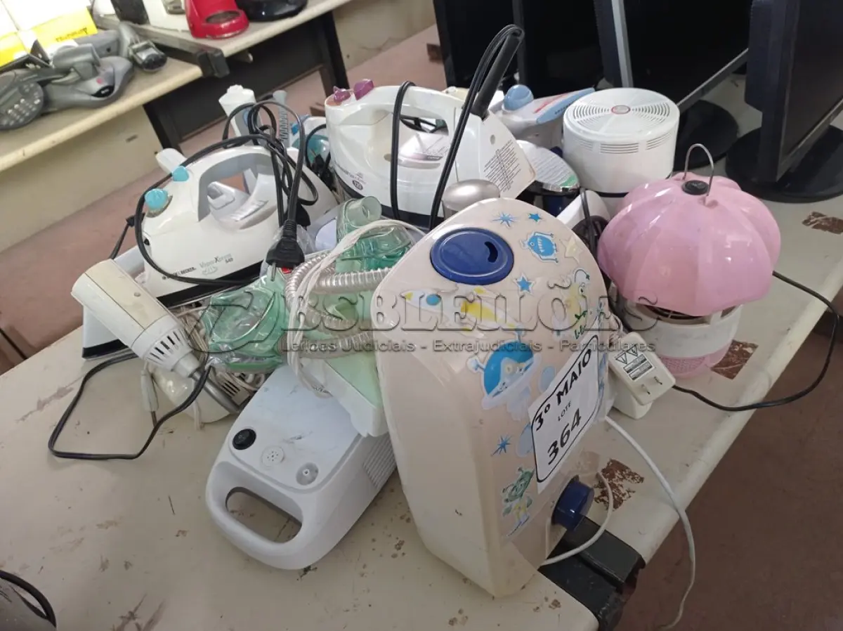 LOTE 364 - 01 LOTE COM DIVERSOS ITENS DOMÉSTICOS. (NO ESTADO) ATENÇÃO! FAZER A VISITAÇÃO ANTES DE ARREMATAR, NÃO SABEMOS SE FUNCIONA. LEILÃO NÃO TEM GARANTIA E NEM DEVOLUÇÃO, SUJEITO A POSSÍVEIS AVARIAS VISÍVEIS/OCULTAS E/OU AUSÊNCIA DE COMPONENTES.