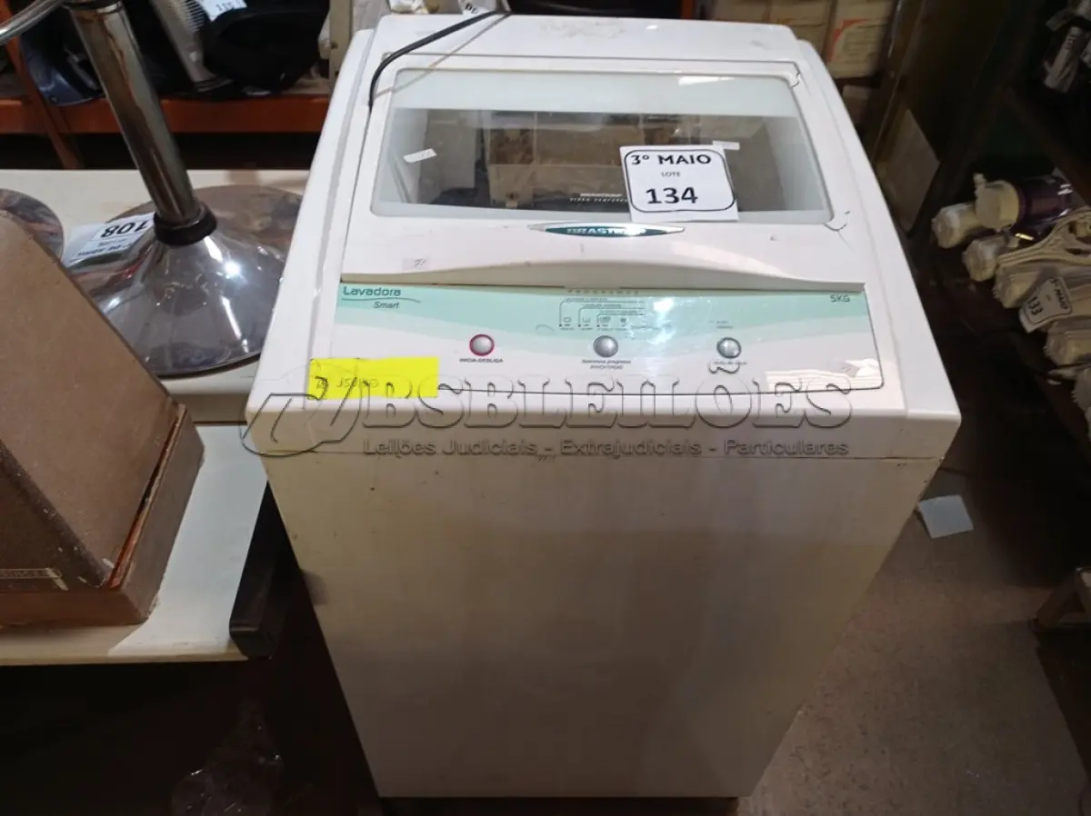 LOTE 134 - 01 MÁQUINA DE LAVAR ROUPAS MARCA BRASTEMP 5 KG 220V COM AVARIAS. (NO ESTADO) ATENÇÃO! FAZER A VISITAÇÃO ANTES DE ARREMATAR, NÃO SABEMOS SE FUNCIONA. LEILÃO NÃO TEM GARANTIA E NEM DEVOLUÇÃO, SUJEITO A POSSÍVEIS AVARIAS VISÍVEIS/OCULTAS E/OU AUSÊNCIA DE COMPONENTES.