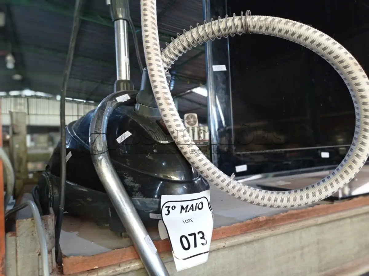 LOTE 073 - 01 FERRO DE PASSAR A VAPOR MARCA BRITÂNIA E 01 TORNEIRA. (NO ESTADO) ATENÇÃO! FAZER A VISITAÇÃO ANTES DE ARREMATAR, NÃO SABEMOS SE FUNCIONA. LEILÃO NÃO TEM GARANTIA E NEM DEVOLUÇÃO, SUJEITO A POSSÍVEIS AVARIAS VISÍVEIS/OCULTAS E/OU AUSÊNCIA DE COMPONENTES.