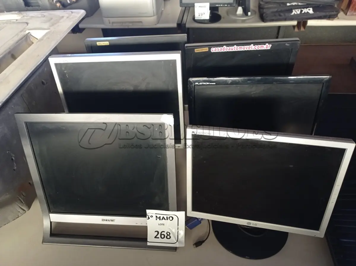 LOTE 268 - 06 MONITORES LCD MARCAS E MODELOS DIVERSOS COM AVARIAS. (NO ESTADO) ATENÇÃO! FAZER A VISITAÇÃO ANTES DE ARREMATAR, NÃO SABEMOS SE FUNCIONA. LEILÃO NÃO TEM GARANTIA E NEM DEVOLUÇÃO, SUJEITO A POSSÍVEIS AVARIAS VISÍVEIS/OCULTAS E/OU AUSÊNCIA DE COMPONENTES.
