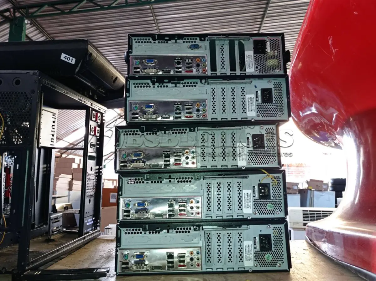 LOTE 098 - 05 CPU’S MARCA POSITIVO. (NO ESTADO) ATENÇÃO! FAZER A VISITAÇÃO ANTES DE ARREMATAR, NÃO SABEMOS SE FUNCIONA. LEILÃO NÃO TEM GARANTIA E NEM DEVOLUÇÃO, SUJEITO A POSSÍVEIS AVARIAS VISÍVEIS/OCULTAS E/OU AUSÊNCIA DE COMPONENTES.