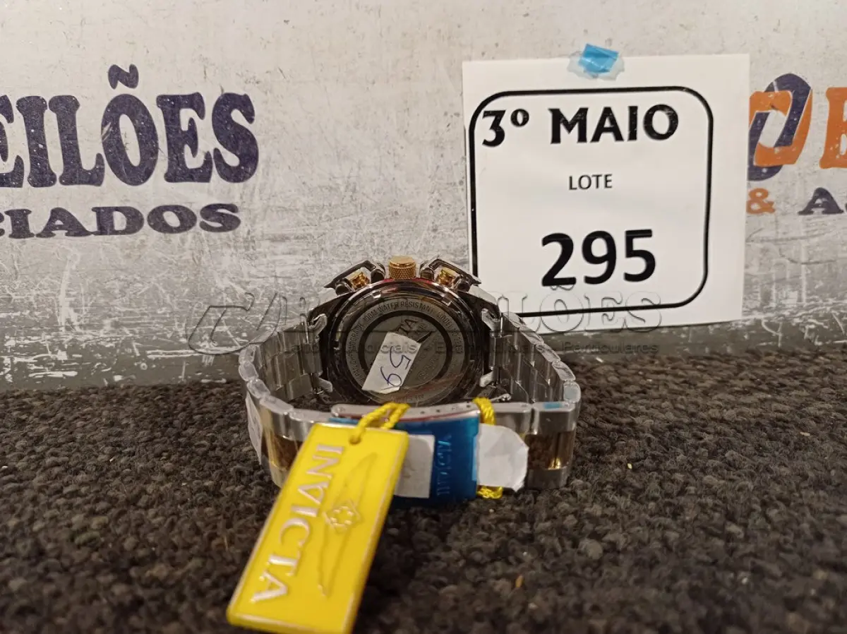LOTE 295 - 01 RELÓGIO DE PULSO.  (NO ESTADO) ATENÇÃO! FAZER A VISITAÇÃO ANTES DE ARREMATAR, NÃO SABEMOS SE FUNCIONA. LEILÃO NÃO TEM GARANTIA E NEM DEVOLUÇÃO, SUJEITO A POSSÍVEIS AVARIAS VISÍVEIS/OCULTAS E/OU AUSÊNCIA DE COMPONENTES.