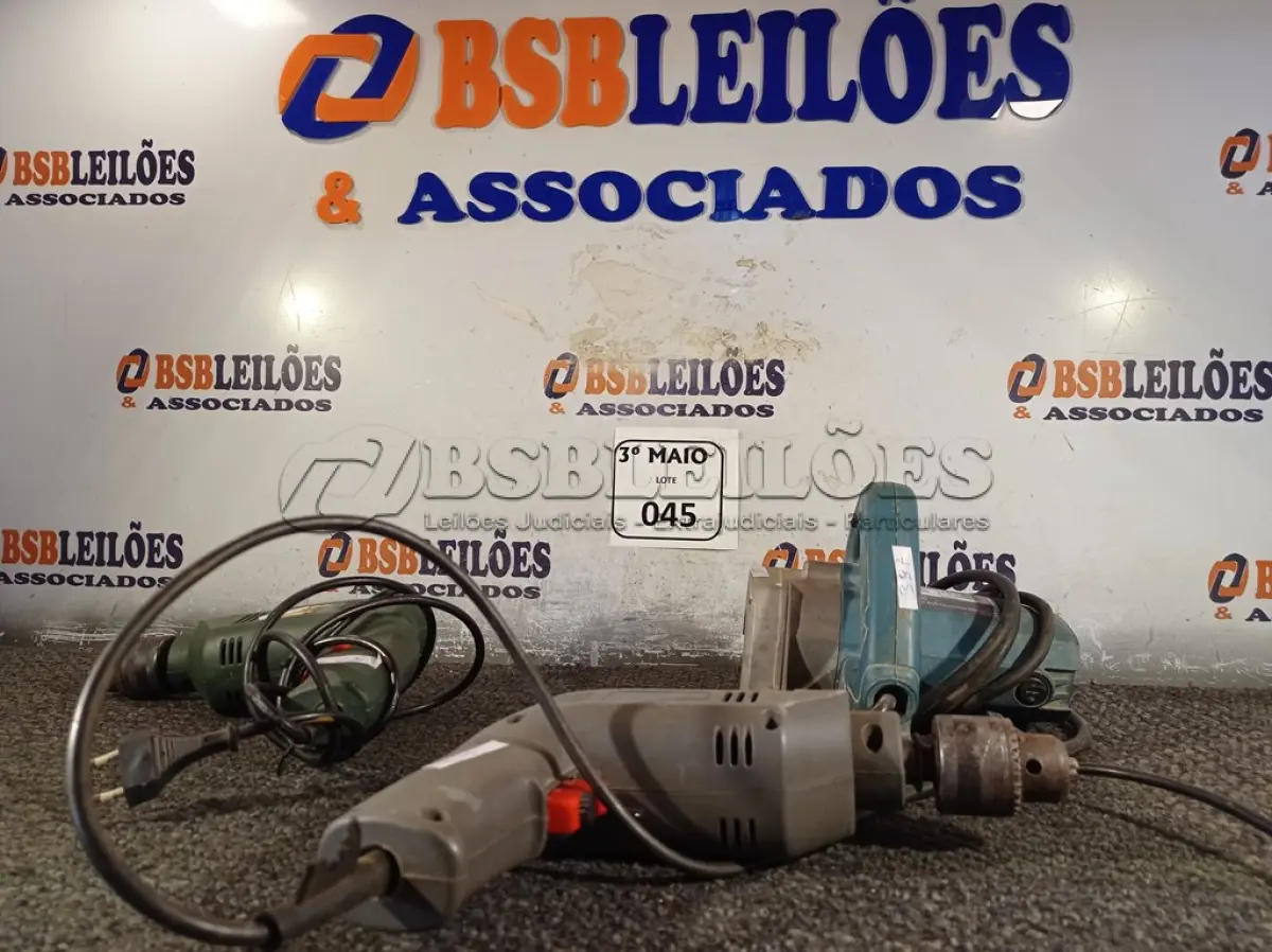 LOTE 045 - 02 FURADEIRAS/PARAFUSADEIRAS E 01 MAKITA. (NO ESTADO) ATENÇÃO! FAZER A VISITAÇÃO ANTES DE ARREMATAR, NÃO SABEMOS SE FUNCIONA. LEILÃO NÃO TEM GARANTIA E NEM DEVOLUÇÃO, SUJEITO A POSSÍVEIS AVARIAS VISÍVEIS/OCULTAS E/OU AUSÊNCIA DE COMPONENTES.