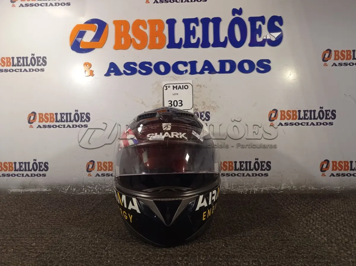LOTE 303 - 01 CAPACETE SHARK S700 REDDING. (NO ESTADO) ATENÇÃO! FAZER A VISITAÇÃO ANTES DE ARREMATAR, NÃO SABEMOS SE FUNCIONA. LEILÃO NÃO TEM GARANTIA E NEM DEVOLUÇÃO, SUJEITO A POSSÍVEIS AVARIAS VISÍVEIS/OCULTAS E/OU AUSÊNCIA DE COMPONENTES.