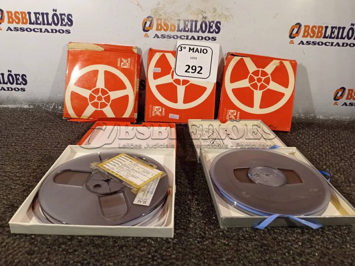 LOTE 292 - 05 CARRETEIS COM FITAS PARA GRAVADOR DE ROLO. (NO ESTADO) ATENÇÃO! FAZER A VISITAÇÃO ANTES DE ARREMATAR, NÃO SABEMOS SE FUNCIONA. LEILÃO NÃO TEM GARANTIA E NEM DEVOLUÇÃO, SUJEITO A POSSÍVEIS AVARIAS VISÍVEIS/OCULTAS E/OU AUSÊNCIA DE COMPONENTES.