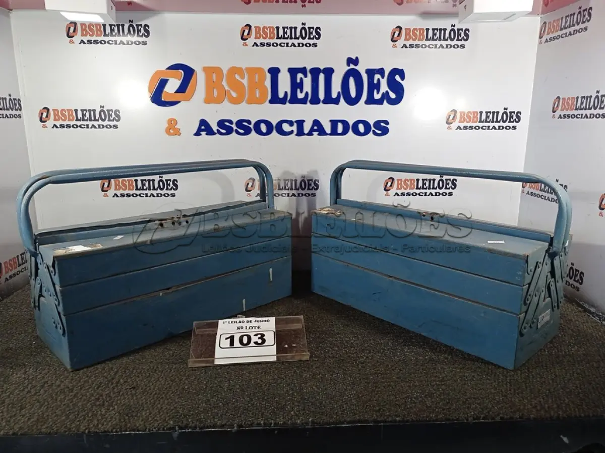 LOTE 103 - 02 MALETAS DE FERRAMENTAS VAZIAS. (NO ESTADO) ATENÇÃO! FAZER A VISITAÇÃO ANTES DE ARREMATAR, NÃO SABEMOS SE FUNCIONA. LEILÃO NÃO TEM GARANTIA E NEM DEVOLUÇÃO, SUJEITO A POSSÍVEIS AVARIAS VISÍVEIS/OCULTAS E/OU AUSÊNCIA DE COMPONENTES.