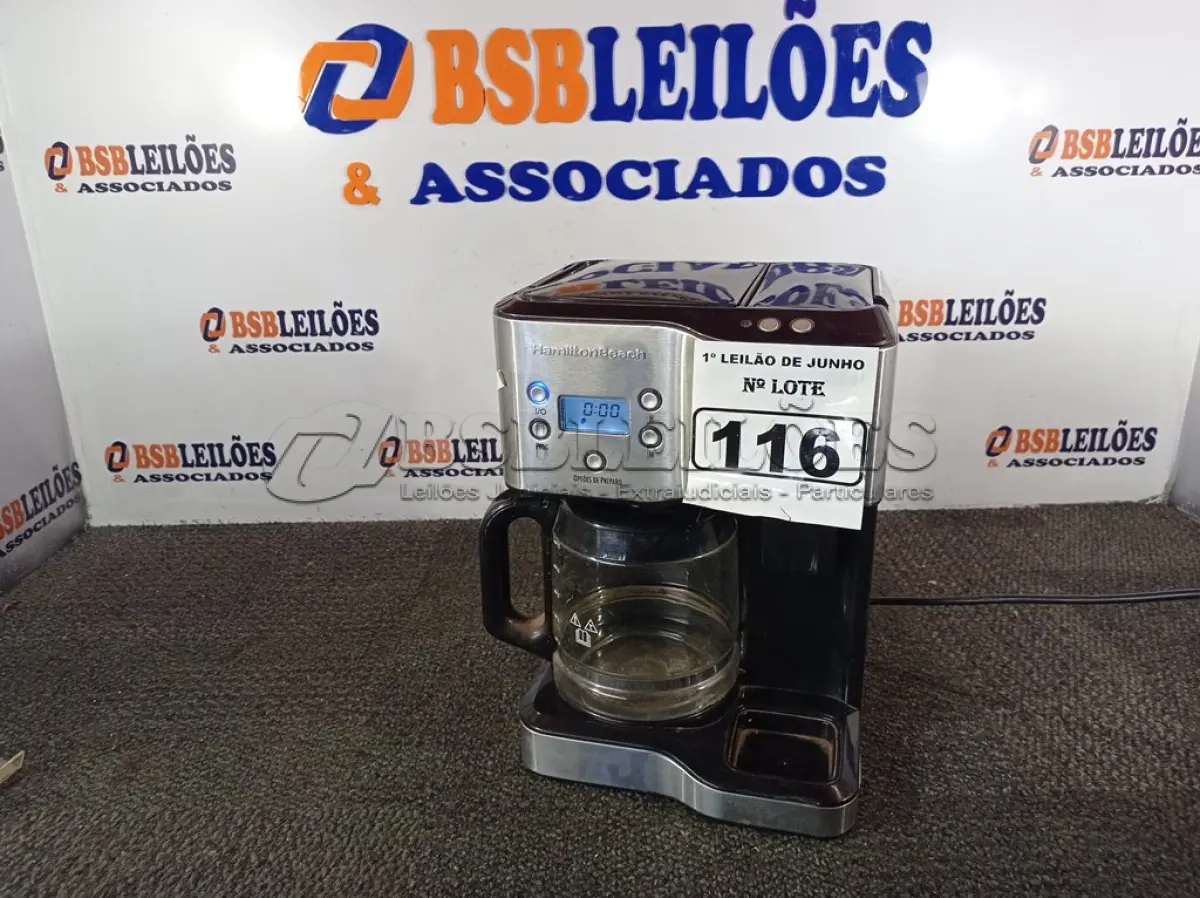 LOTE 116 - 01 CAFETEIRA HAMILTON. (NO ESTADO) ATENÇÃO! FAZER A VISITAÇÃO ANTES DE ARREMATAR, NÃO SABEMOS SE FUNCIONA. LEILÃO NÃO TEM GARANTIA E NEM DEVOLUÇÃO, SUJEITO A POSSÍVEIS AVARIAS VISÍVEIS/OCULTAS E/OU AUSÊNCIA DE COMPONENTES.