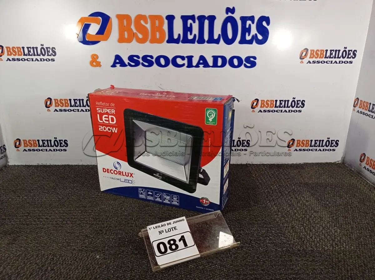 LOTE 081 - 01 REFLETOR DE SUPER LED 200W BIVOLT E DURAÇÃO DE 20.000 HORAS 6.000K MARCA DECORLUX. (NOVO) (NO ESTADO) ATENÇÃO! FAZER A VISITAÇÃO ANTES DE ARREMATAR, NÃO SABEMOS SE FUNCIONA. LEILÃO NÃO TEM GARANTIA E NEM DEVOLUÇÃO, SUJEITO A POSSÍVEIS AVARIAS VISÍVEIS/OCULTAS E/OU AUSÊNCIA DE COMPONENTES.