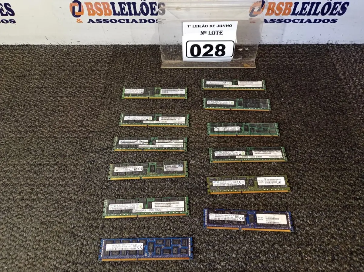 LOTE 028 - 01 LOTE COM 12 MEMÓRIAS PARA SERVIDOR, SENDO 11 DE 16GB E 01 DE 8GB. (NO ESTADO) ATENÇÃO! FAZER A VISITAÇÃO ANTES DE ARREMATAR, NÃO SABEMOS SE FUNCIONA. LEILÃO NÃO TEM GARANTIA E NEM DEVOLUÇÃO, SUJEITO A POSSÍVEIS AVARIAS VISÍVEIS/OCULTAS E/OU AUSÊNCIA DE COMPONENTES.