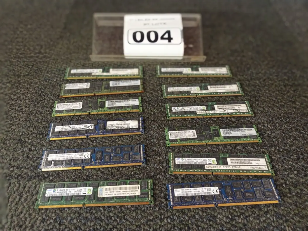 LOTE 004 - 01 LOTE COM 12 MEMÓRIAS PARA SERVIDOR, SENDO 11 DE 16GB E 01 DE 8GB. (NO ESTADO) ATENÇÃO! FAZER A VISITAÇÃO ANTES DE ARREMATAR, NÃO SABEMOS SE FUNCIONA. LEILÃO NÃO TEM GARANTIA E NEM DEVOLUÇÃO, SUJEITO A POSSÍVEIS AVARIAS VISÍVEIS/OCULTAS E/OU AUSÊNCIA DE COMPONENTES.