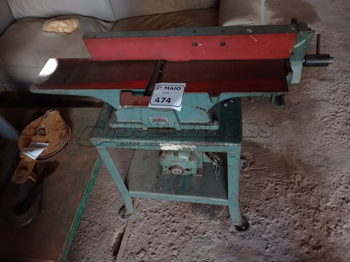 LOTE 474 - 01 PLAINA DESEMPENADEIRA DE BANCADA MARCA ACERBI. (NO ESTADO) ATENÇÃO! FAZER A VISITAÇÃO ANTES DE ARREMATAR, NÃO SABEMOS SE FUNCIONA. LEILÃO NÃO TEM GARANTIA E NEM DEVOLUÇÃO, SUJEITO A POSSÍVEIS AVARIAS VISÍVEIS/OCULTAS E/OU AUSÊNCIA DE COMPONENTES.