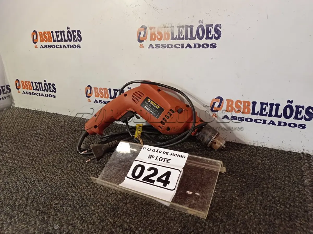 LOTE 024 - 01 PARAFUSADEIRA/FURADEIRA MARCA SCHUZ 220V. (NO ESTADO) ATENÇÃO! FAZER A VISITAÇÃO ANTES DE ARREMATAR, NÃO SABEMOS SE FUNCIONA. LEILÃO NÃO TEM GARANTIA E NEM DEVOLUÇÃO, SUJEITO A POSSÍVEIS AVARIAS VISÍVEIS/OCULTAS E/OU AUSÊNCIA DE COMPONENTES.