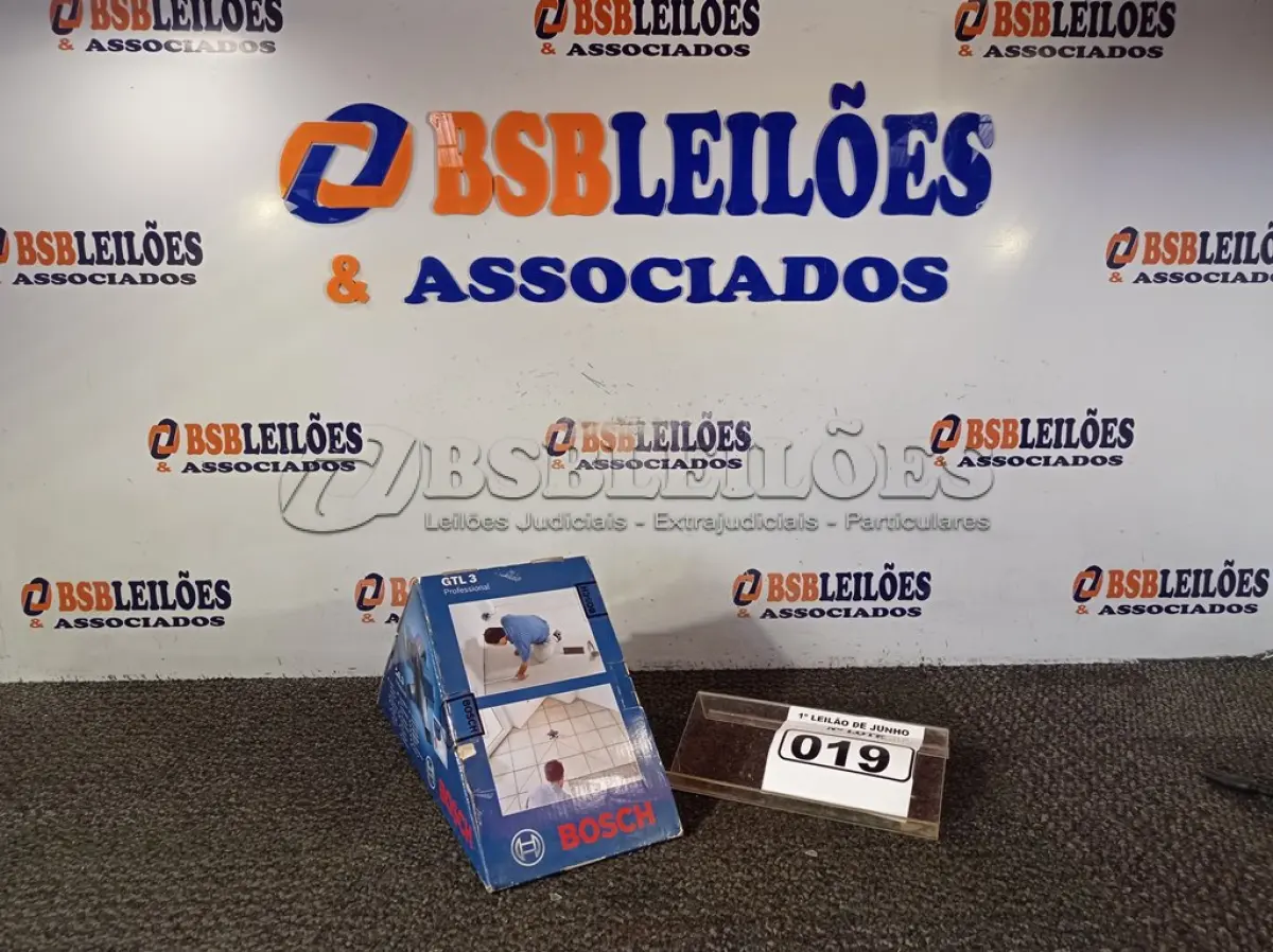 LOTE 019 - 01 NÍVEL A LASER PARA LADRILHOS GTL 3 PROFISSIONAL MARCA BOSCH. (NOVO). (NO ESTADO) ATENÇÃO! FAZER A VISITAÇÃO ANTES DE ARREMATAR, NÃO SABEMOS SE FUNCIONA. LEILÃO NÃO TEM GARANTIA E NEM DEVOLUÇÃO, SUJEITO A POSSÍVEIS AVARIAS VISÍVEIS/OCULTAS E/OU AUSÊNCIA DE COMPONENTES.