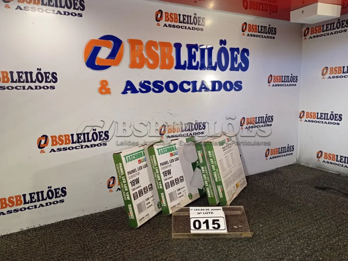 LOTE 015 - 04 LUMINÁRIAS DE LED SOBREPOR QUADRADA 18W 65000K TASHIBRA. (NO ESTADO) ATENÇÃO! FAZER A VISITAÇÃO ANTES DE ARREMATAR, NÃO SABEMOS SE FUNCIONA. LEILÃO NÃO TEM GARANTIA E NEM DEVOLUÇÃO, SUJEITO A POSSÍVEIS AVARIAS VISÍVEIS/OCULTAS E/OU AUSÊNCIA DE COMPONENTES.