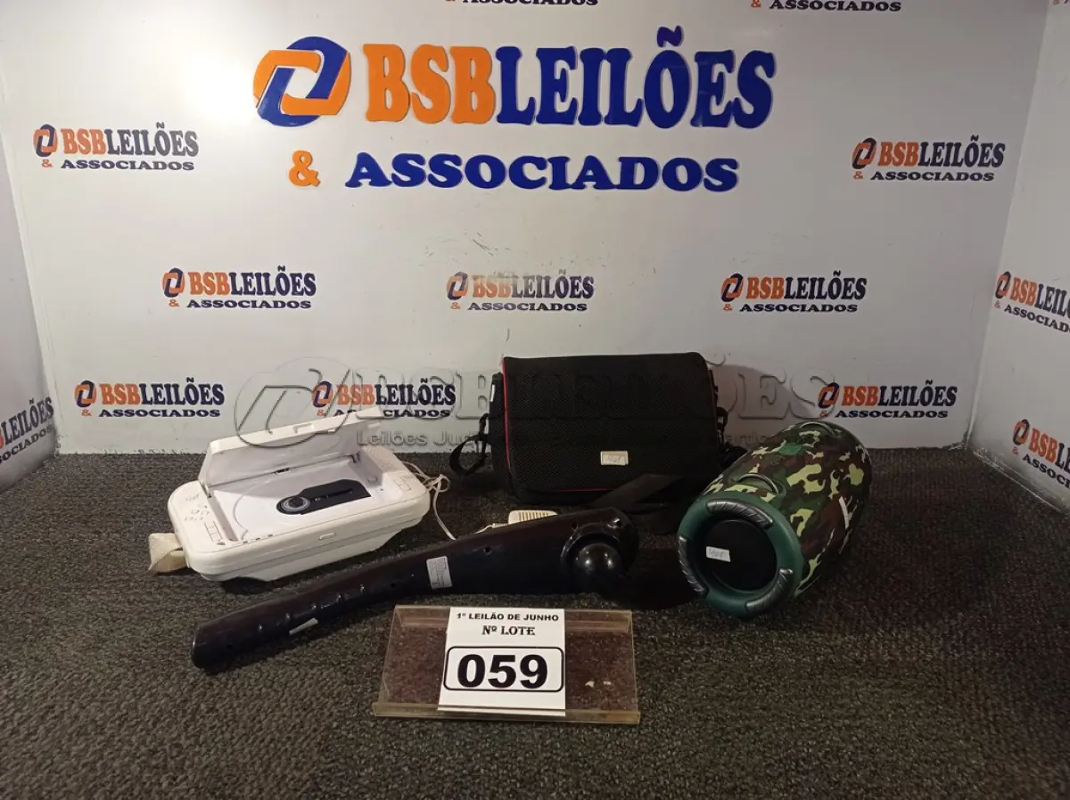 LOTE 059 - 01 APARELHO MULTIMIDIA, 01 MASSAGEADOR E 01 CAIXA DE SOM BLUETOOTH. (NO ESTADO) ATENÇÃO! FAZER A VISITAÇÃO ANTES DE ARREMATAR, NÃO SABEMOS SE FUNCIONA. LEILÃO NÃO TEM GARANTIA E NEM DEVOLUÇÃO, SUJEITO A POSSÍVEIS AVARIAS VISÍVEIS/OCULTAS E/OU AUSÊNCIA DE COMPONENTES.