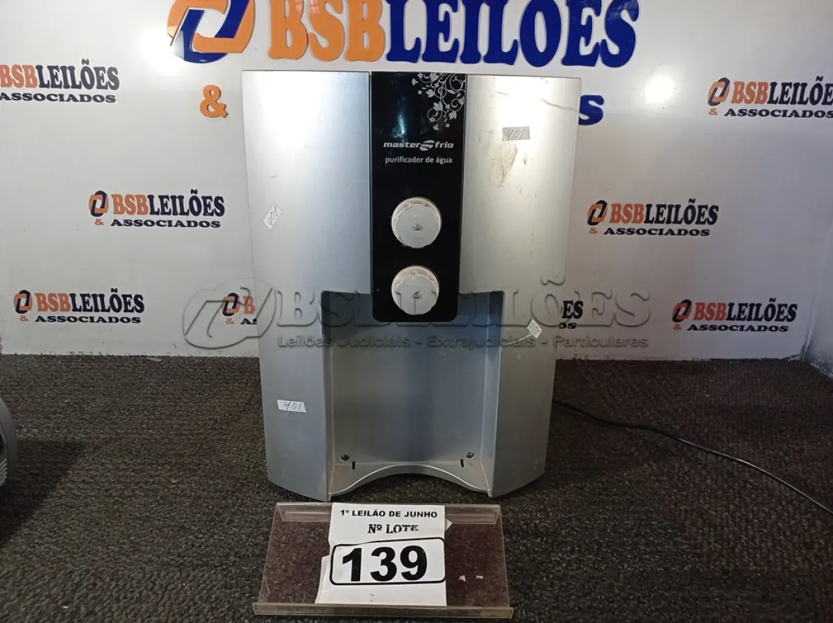 LOTE 139 - 01 PURIFICADOR DE ÁGUA MARCA MASTER FRIO 220V. (NO ESTADO) ATENÇÃO! FAZER A VISITAÇÃO ANTES DE ARREMATAR, NÃO SABEMOS SE FUNCIONA. LEILÃO NÃO TEM GARANTIA E NEM DEVOLUÇÃO, SUJEITO A POSSÍVEIS AVARIAS VISÍVEIS/OCULTAS E/OU AUSÊNCIA DE COMPONENTES.