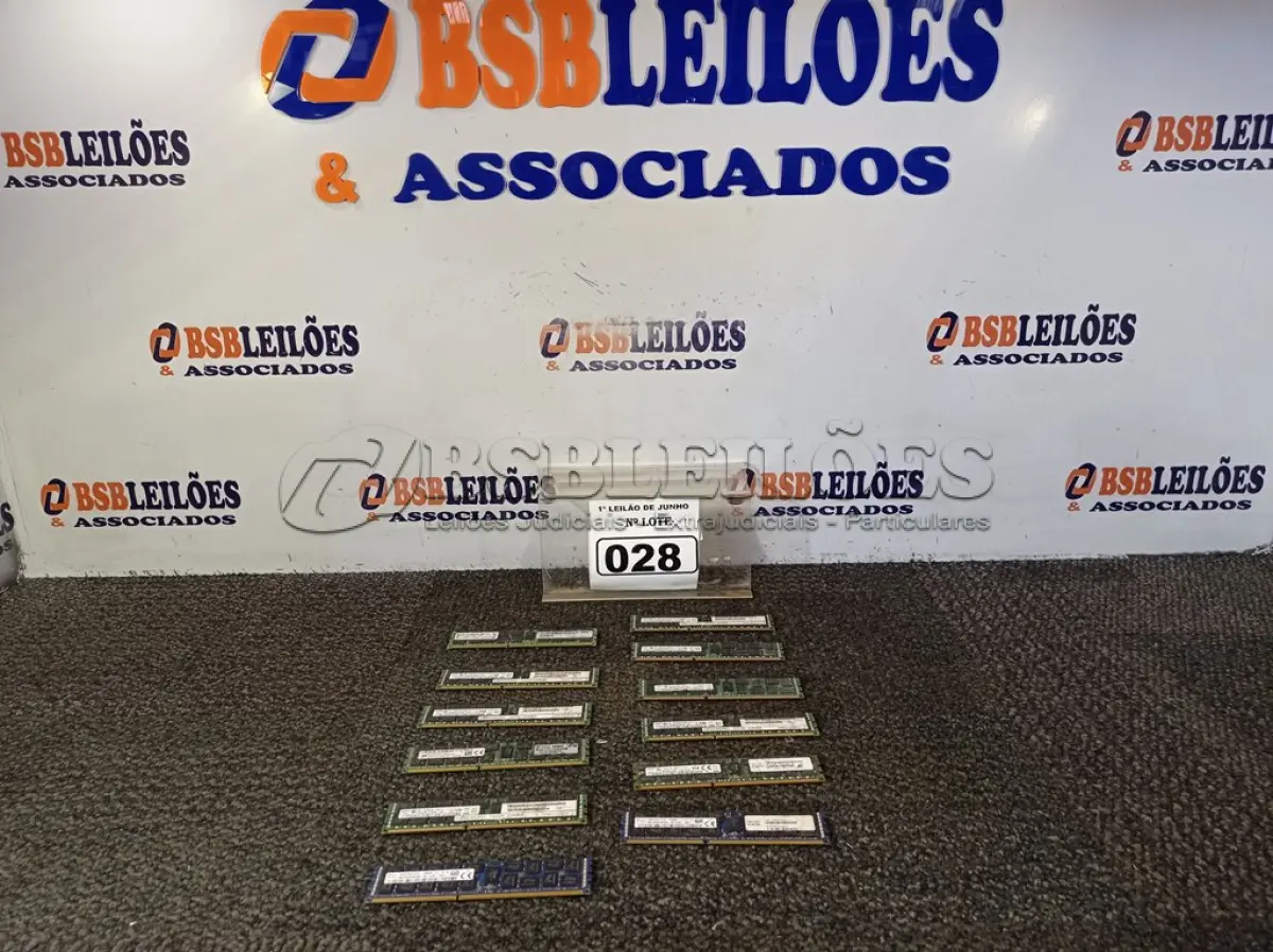 LOTE 028 - 01 LOTE COM 12 MEMÓRIAS PARA SERVIDOR, SENDO 11 DE 16GB E 01 DE 8GB. (NO ESTADO) ATENÇÃO! FAZER A VISITAÇÃO ANTES DE ARREMATAR, NÃO SABEMOS SE FUNCIONA. LEILÃO NÃO TEM GARANTIA E NEM DEVOLUÇÃO, SUJEITO A POSSÍVEIS AVARIAS VISÍVEIS/OCULTAS E/OU AUSÊNCIA DE COMPONENTES.